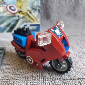 LEGO Marvel Super Heroes: Captain America's Avenging Cycle (6865) Not Complete