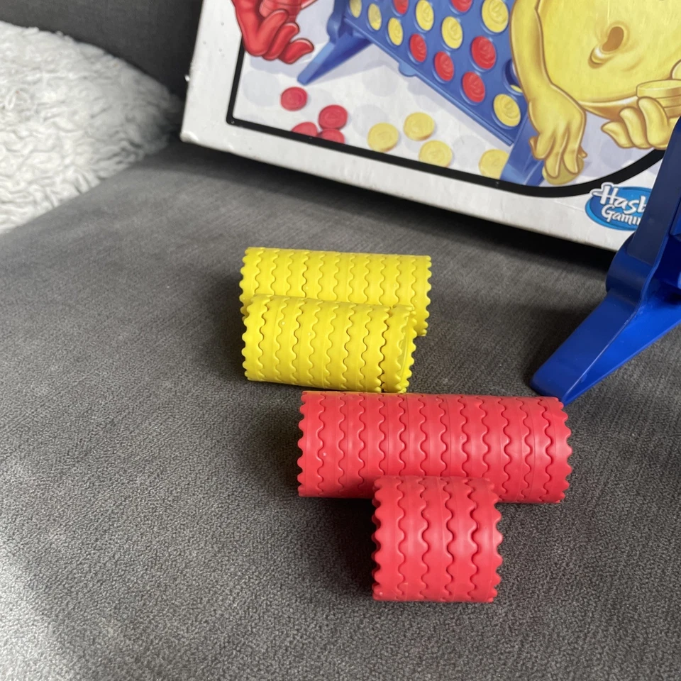 Hasbro Conect 4 Classic Board Game, family fun ,2017 version - Image 2 of 3