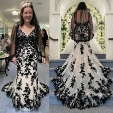 Plus Size Mermaid Wedding Dresses Gothic Black And White Lace V-Neck Sweep Train
