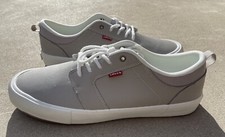 Nuevo Levi's Para Hombre Cuero Sintético Informal Tenis Zapatos Talla 13 Gris