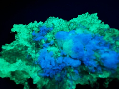 KB: FANTASTIC! SW & LW FL. GREEN HYALITE W/ FL. BLUE/WH ARAGONITE FROM HUNGARY - Picture 7 of 20