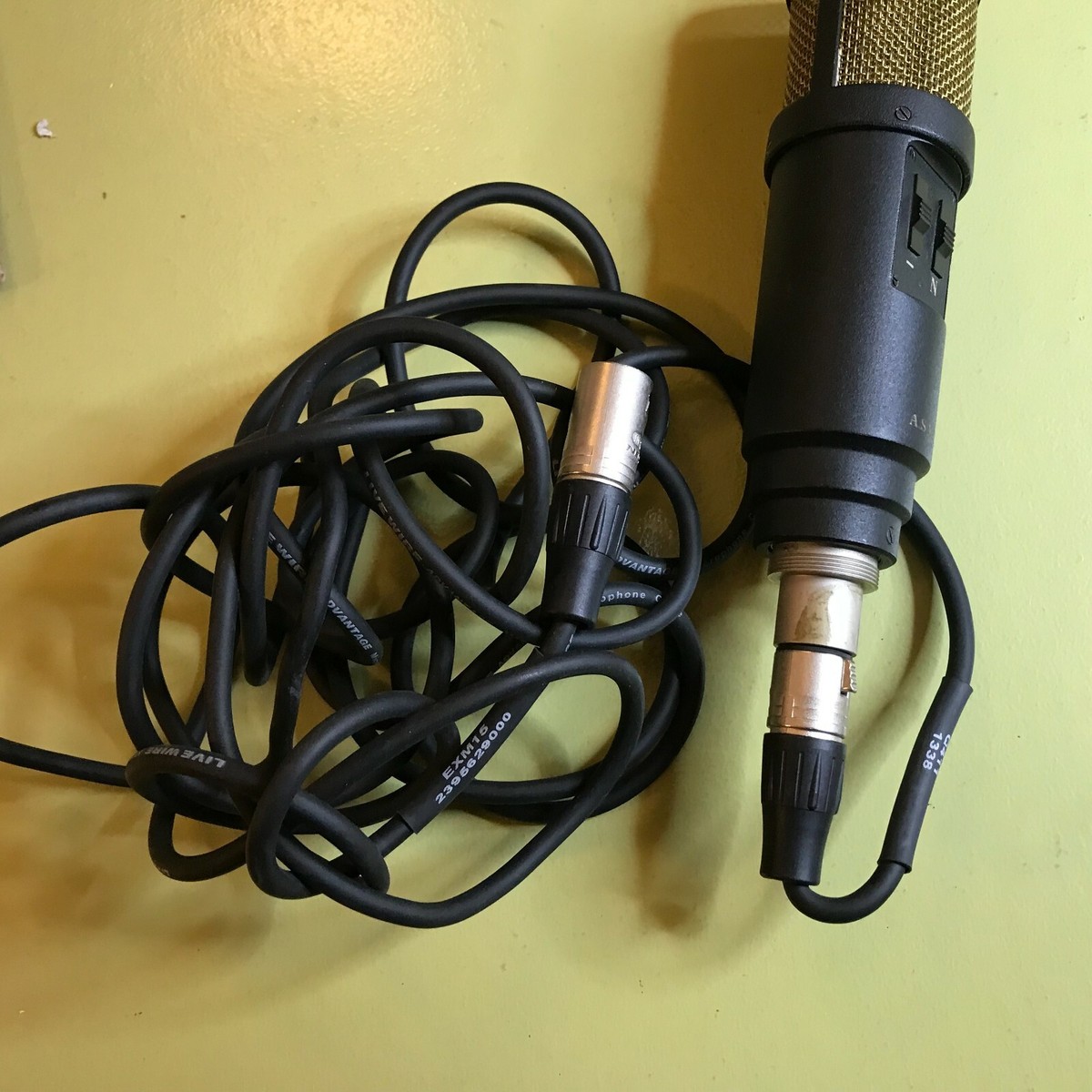 Oktava Mk 319 Large Diaphragm Condenser Microphone gold mesh Oktava Mk 319 Large Diaphragm Condenser Microphone gold mesh