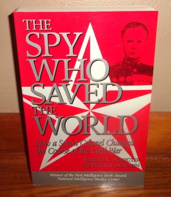 THE SPY WHO SAVED THE WORLD-Cuban Missile Crisis-Schecter-SUPERB 1st Softcover!