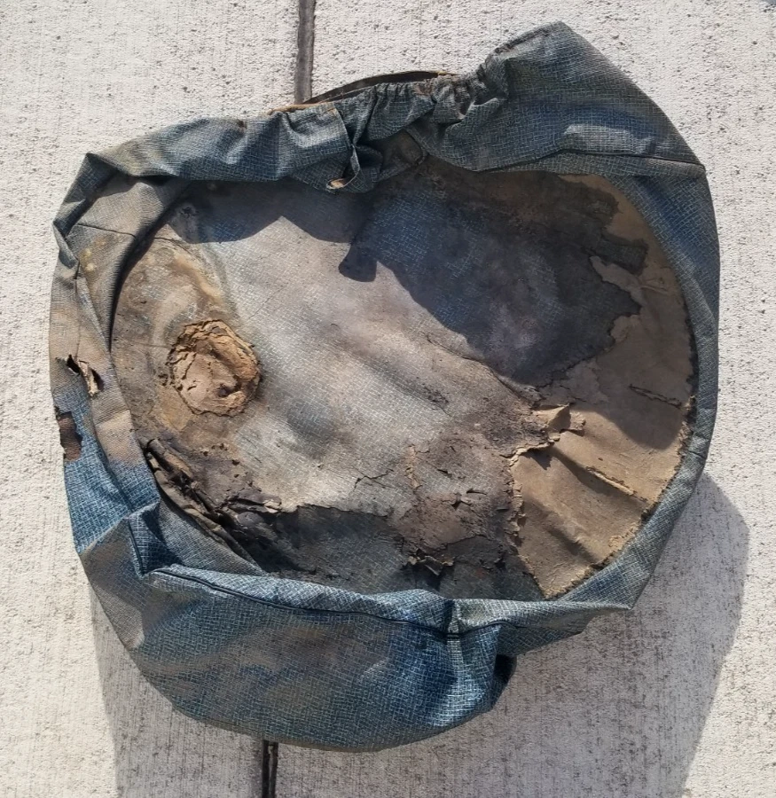 Cubierta de repuesto para maletero Pontiac Grand Prix y Bonneville 1963 Foto 2 de 4