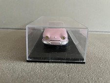La Panhard PL17 bleue parme en miniature par Norev au 1/43e
