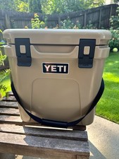 Yeti Roadie 24 Hard Cooler - Desert Tan With Handle Deep And Compact D3