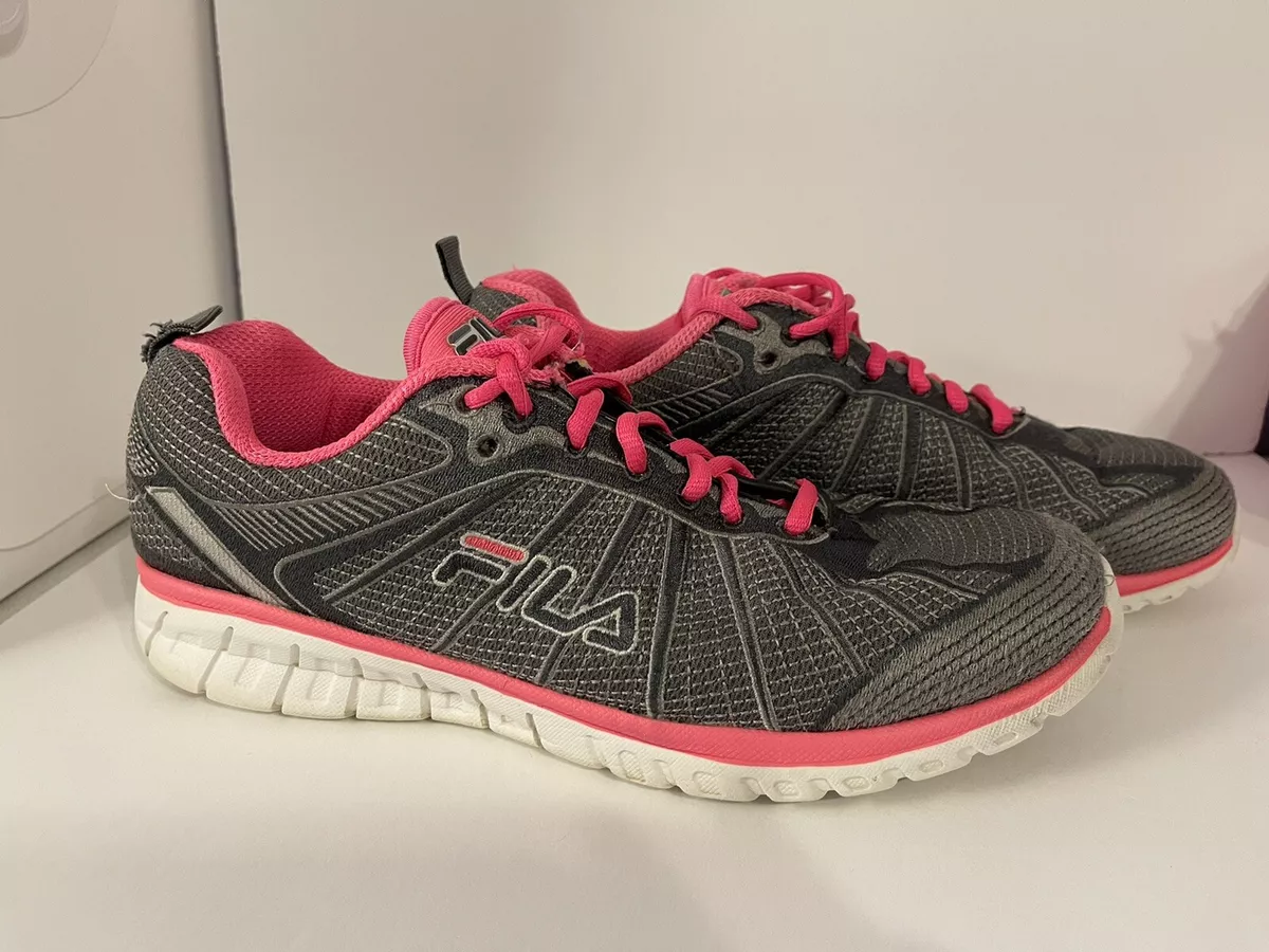 Women's fila on sale gym shoes