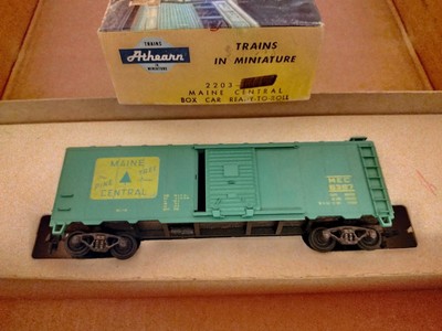Athearn BlueBox RTR HO-Scale 2203 40' MAINE CENTRAL BOX CAR  #6387