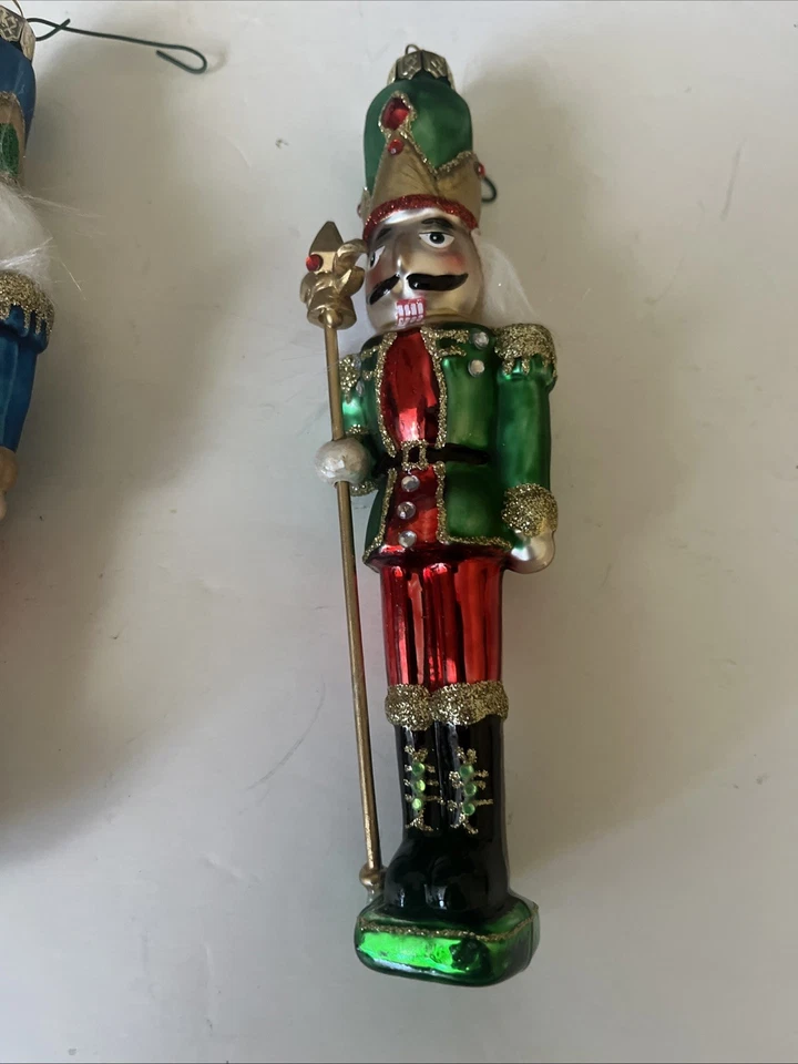 Juego de 3 adornos navideños de vidrio cascanueces Raz Imports. Foto 4 de 4