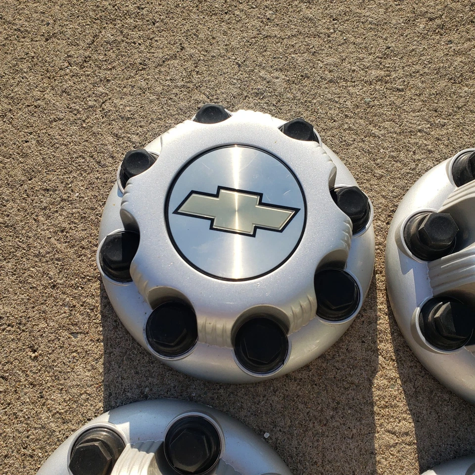 Juego 4 Tapacubos Centrales Chevy Silverado 2500 3500 1999 2023 15006332 8 Tacos Gris Foto 4 de 4