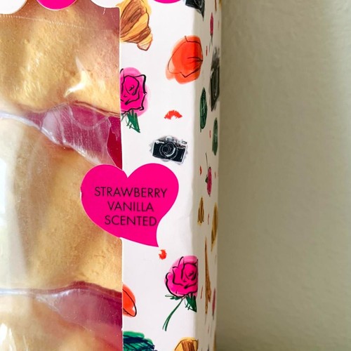 Emily In Paris Netflix Bath Bombs Strawberry Vanilla Scented Croissant BRAND NEW - Picture 3 of 5