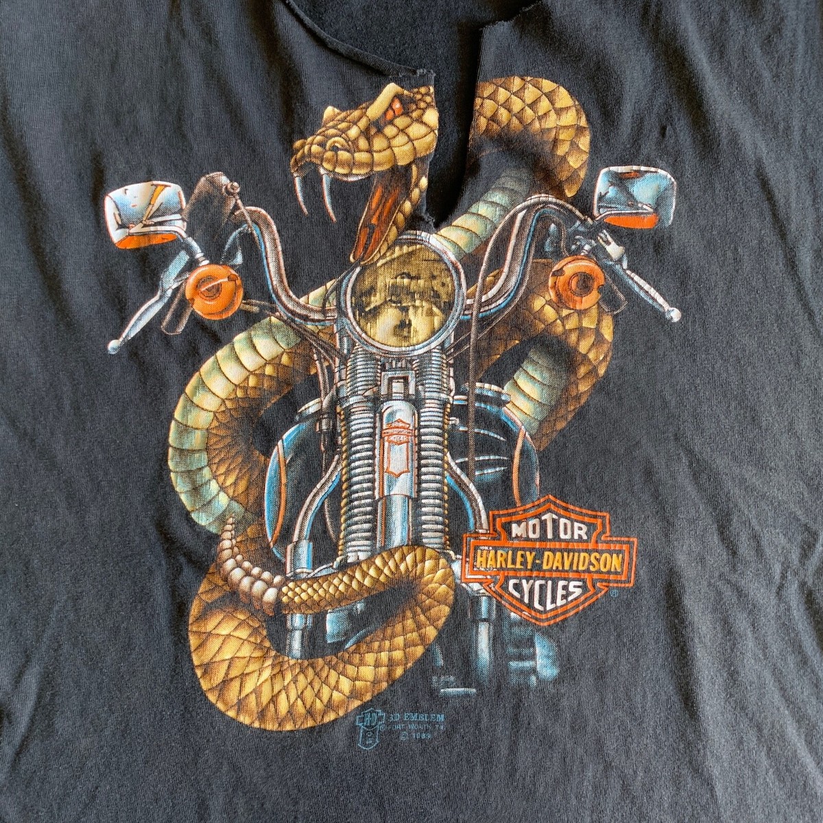 80s VINTAGE 3D EMBLEM CHOPPED HARLEY DAVIDSON SNAKE T-SHIRT 80s VINTAGE 3D EMBLEM CHOPPED HARLEY DAVIDSON SNAKE T-SHIRT