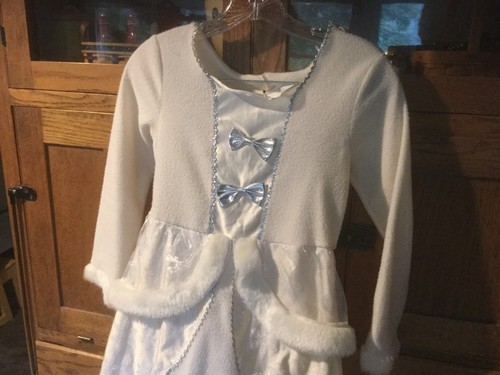 Pre Owned Rarget's SNOW QUEEN Dress/Cstume. Girls Med. 6-8. White with Cape. - Picture 9 of 11
