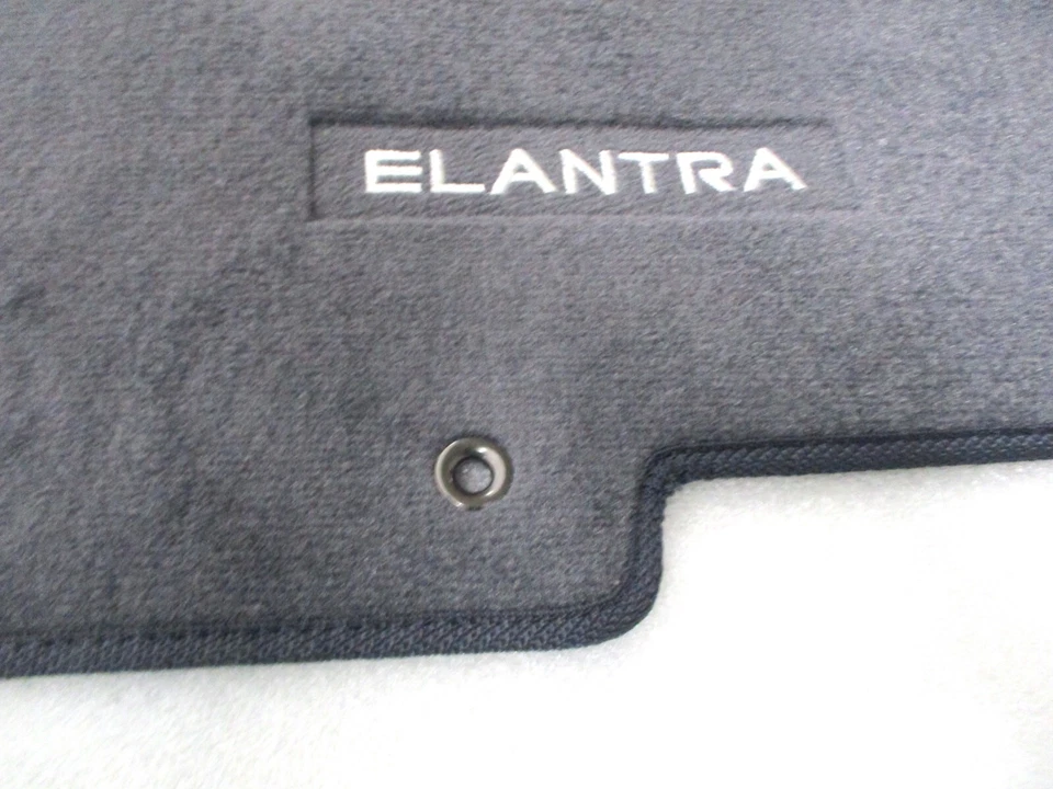 Оригинальный комплект из 4 серых ковриков для пола Hyundai Elantra 2001-2005 годов выпуска 08140-2D030LT - Изображение 4 из 4