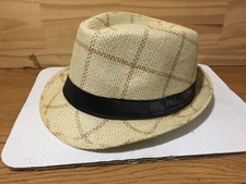 WHITE FEDORA STYLE HAT LIGHT MATERIAL TO KEEP YOU COOL DURING THE SUMMER.