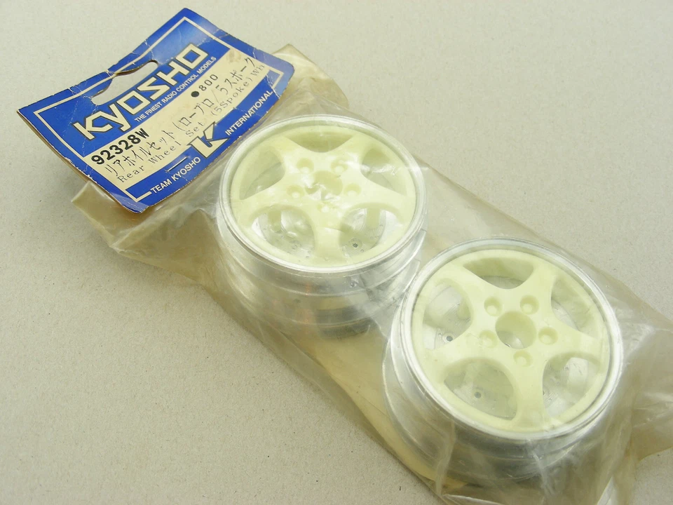 Ruedas de colección Kyosho 1/10 SuperTen GP10 2 piezas blancas de 5 radios nuevas 92328W ¡NUEVO EN PAQUETE! Foto 3 de 4