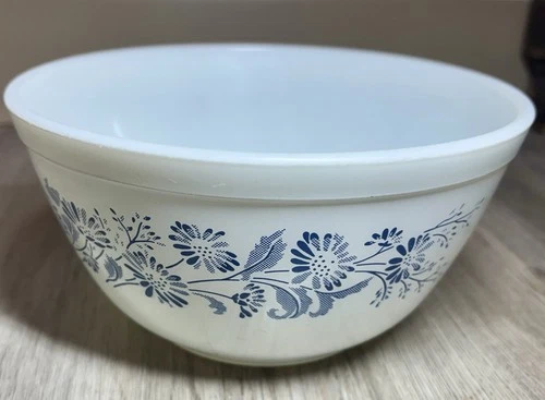 Vintage Pyrex 402 Colonial Mist Blue Floral 1.5 Qt Mixing Bowl USA