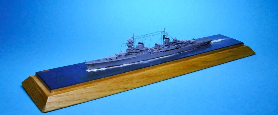 Schiffsmodell SPIDERNAVY "Chapayev", (SN 3-07 RV), 1:1250, in Vitrine - Bild 3 von 4