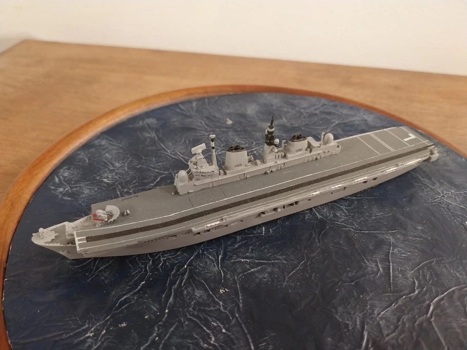 Albatros 1/1250 ship model HMS Illustrious aircraft carrier 1996 metal no base - Immagine 2 di 4