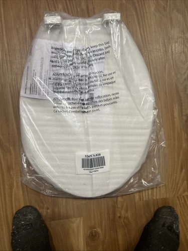 Brand new toilet seat never opened - Picture 1 of 2
