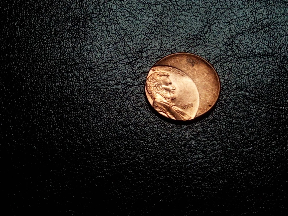 Mint Error Uncirculated 2001 Lincoln 1c Penny  - Image 2 of 4