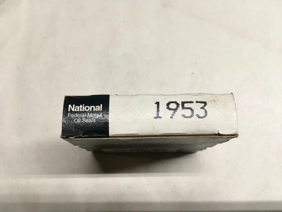 Nuevo sello del cigüeñal del motor Federal Mogul 1953 Foto 2 de 4