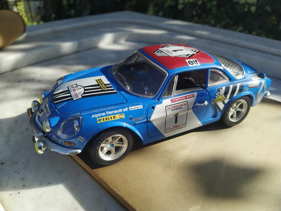 Modellino Auto Alpine A 110 - Burago - Scala 1:16 - Immagine 2 di 4
