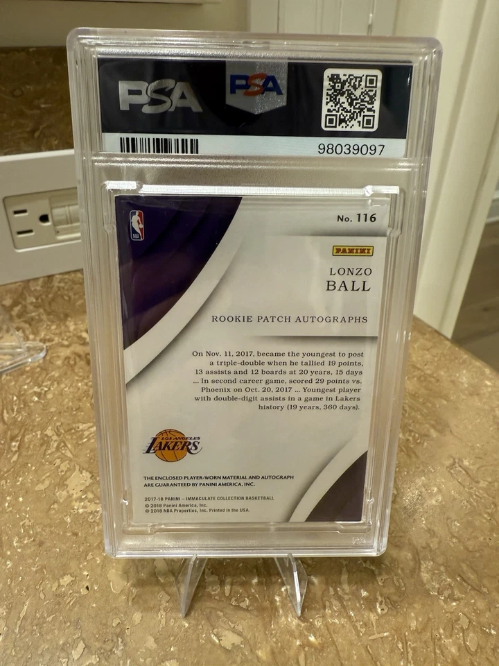 2017 Panini Immaculate Lonzo Ball Rookie Patch GOLD Auto /10!! Lakers - 🏀🏀 - Image 3 of 3