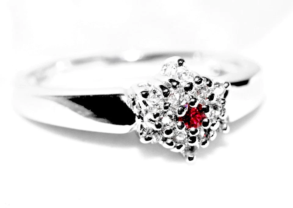 Anillo racimo pequeño de oro blanco de 9 quilates con zafiro y topacio blanco al atardecer talla N Foto 3 de 4