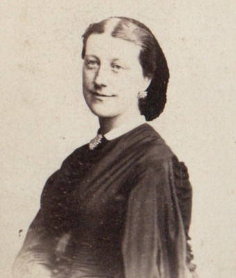 RODGER ST ANDREWS SCHOTTLAND CDV PORTRÄT EINER LÄCHELNDEN DAME VIKTORIANISCHE MODEFOTO