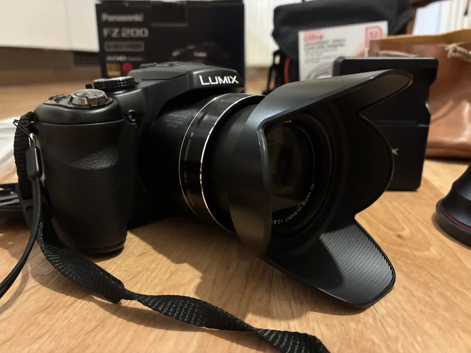 Panasonic LUMIX DMC-FZ200 Digitalkamera Zubehörpaket UV-Filter , Tasche, Fisheye - Bild 3 von 4