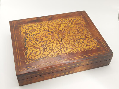 Kleine Holzkiste, aufwendiges Design, Spielkartenbox B