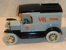 ERTL ADVERTISEMENT 1913 MODEL T FORD VAN BANK - V S VARIETY HARDWARE STORE -