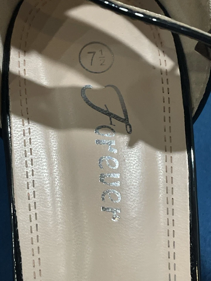Tacones charol negro para mujer talla US 7,5 (7 1/2) de Forever Foto 2 de 4