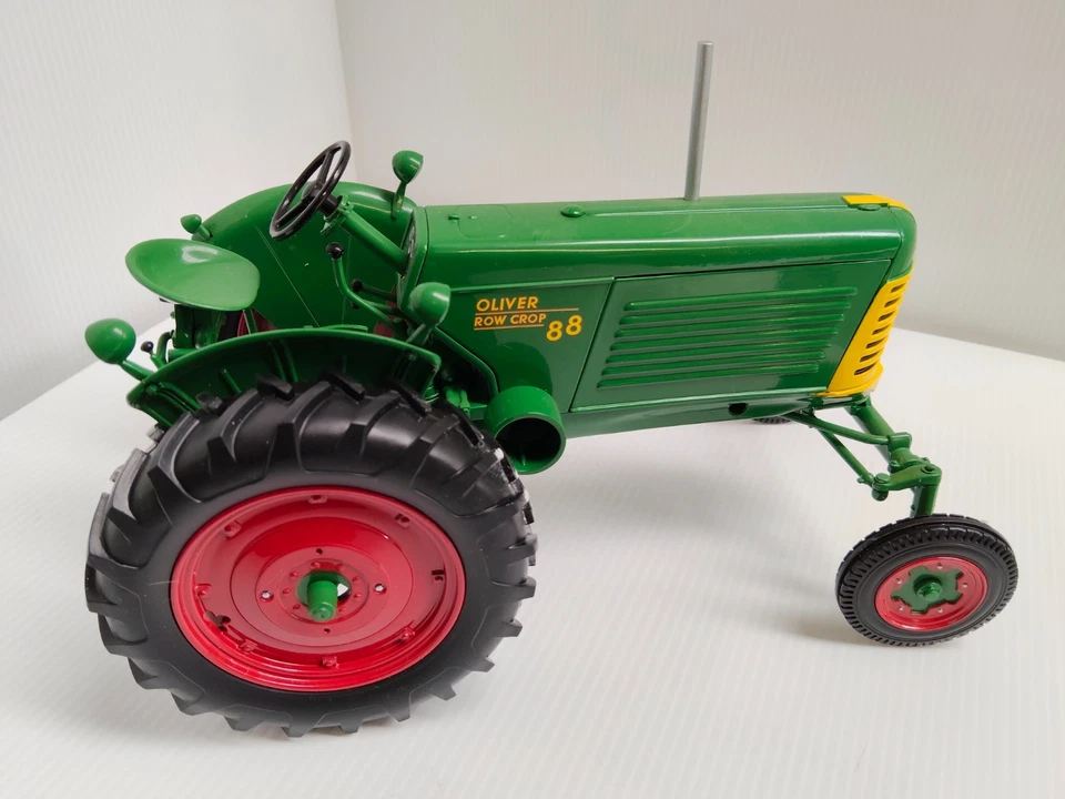 1:16 Die Cast Oliver Row Crop 88 Gas Tractor SpecCast Classic Series Boxed 1/16 - Image 4 of 4