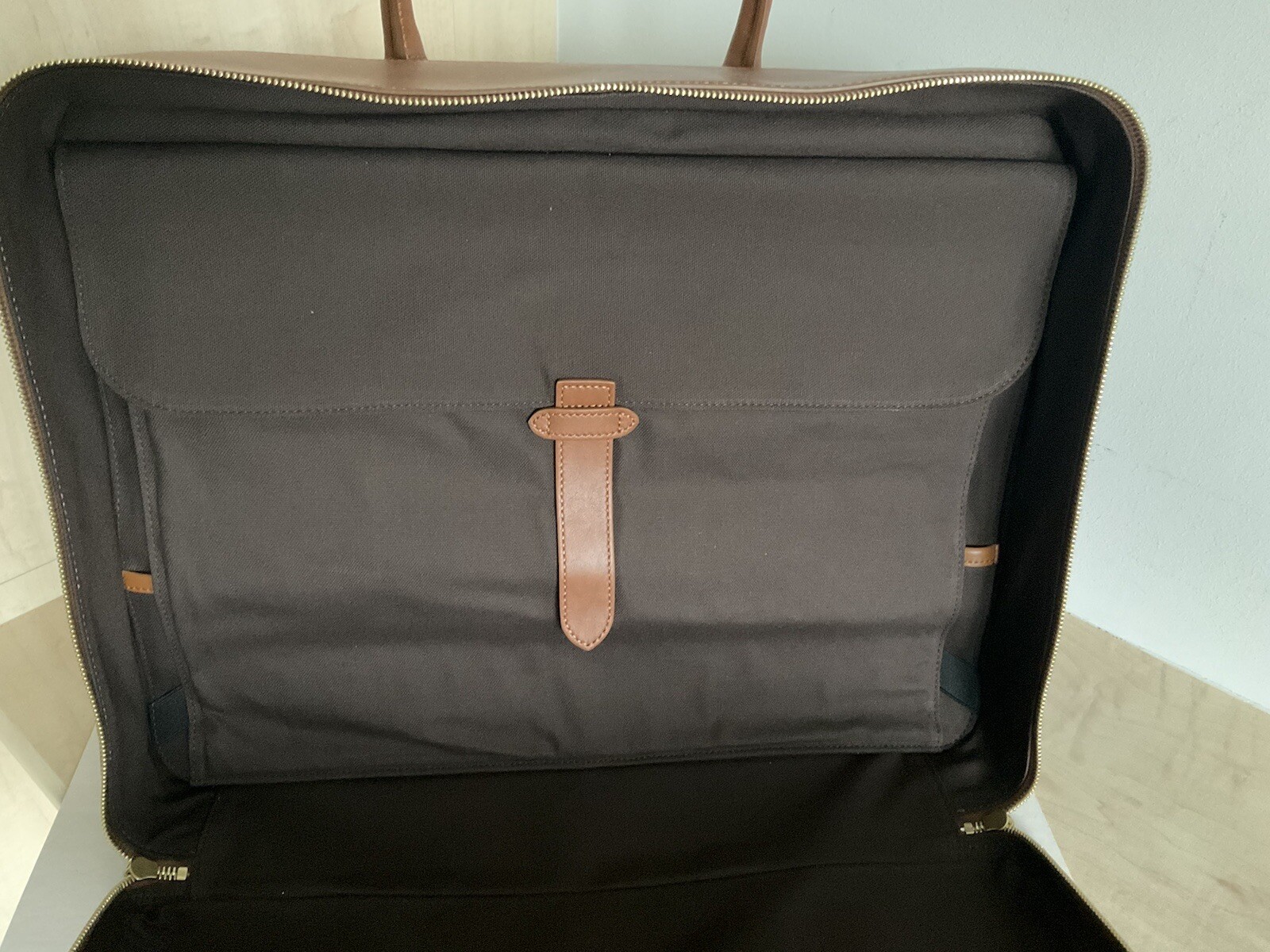 Mulberry Oak Calf Leather Matthew 24 Hour Mens Bag - Brand New And Unused image 9
