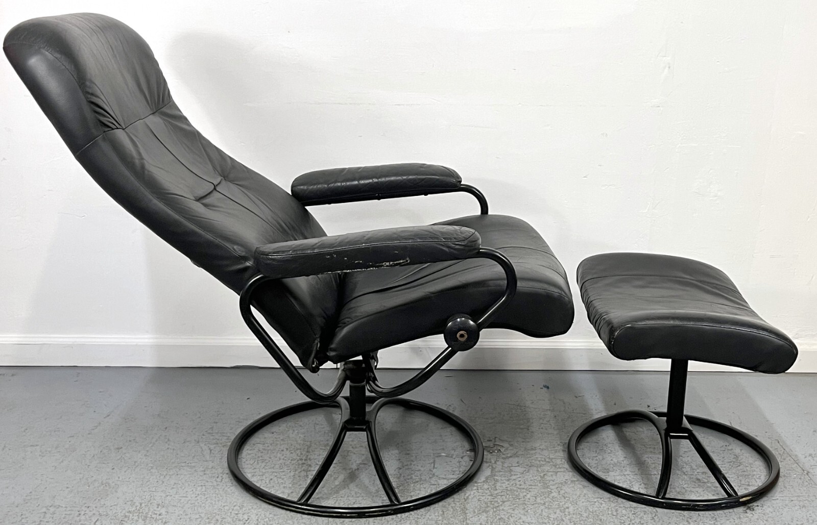 Vintage Mid Century Ekornes Stressless Black Leather Recliner Ottoman Black Base