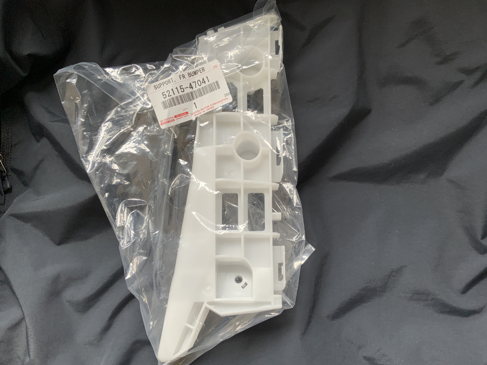 Genuine 52115-47041 TOYOTA Suport Front Bumper RH | eBay 