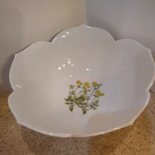 1qt Ceramic Veggie Serving Bowl White & Multi Floral Pattern Petal Shaped Edges 