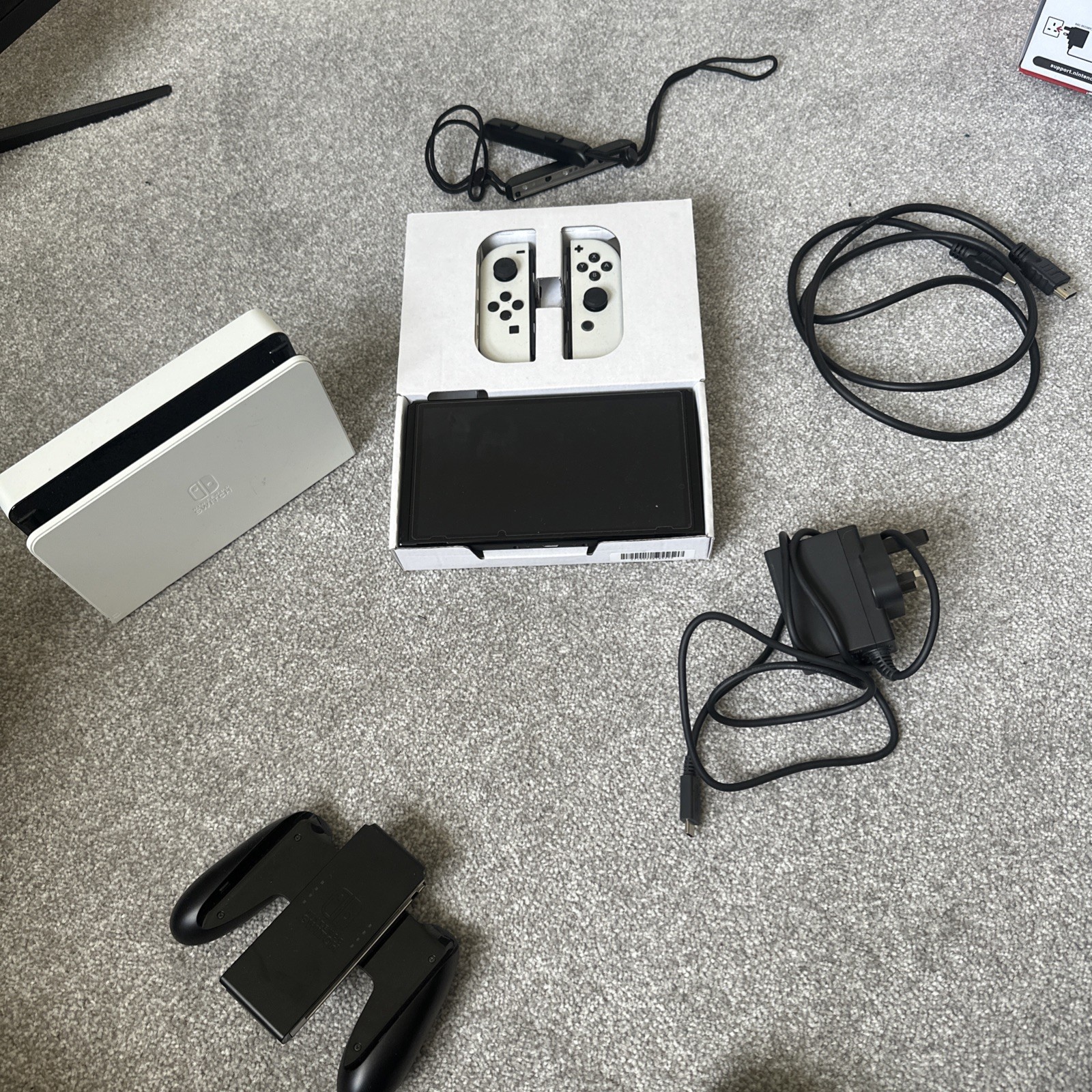 Nintendo Switch OLED Model HEG-001 Handheld Console - 64GB - White