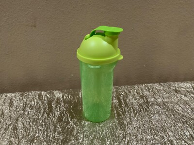 New UNIQUE Tupperware 16oz Individual Tumbler with  Flip Top Seal Lid in Green