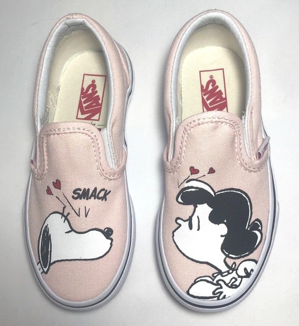 vans snoopy tennis shoes