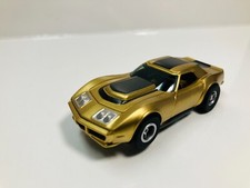 AFX tras GOLD Metallic / BLACK CORVETTE AW Chassis  Display case Aurora NEW 