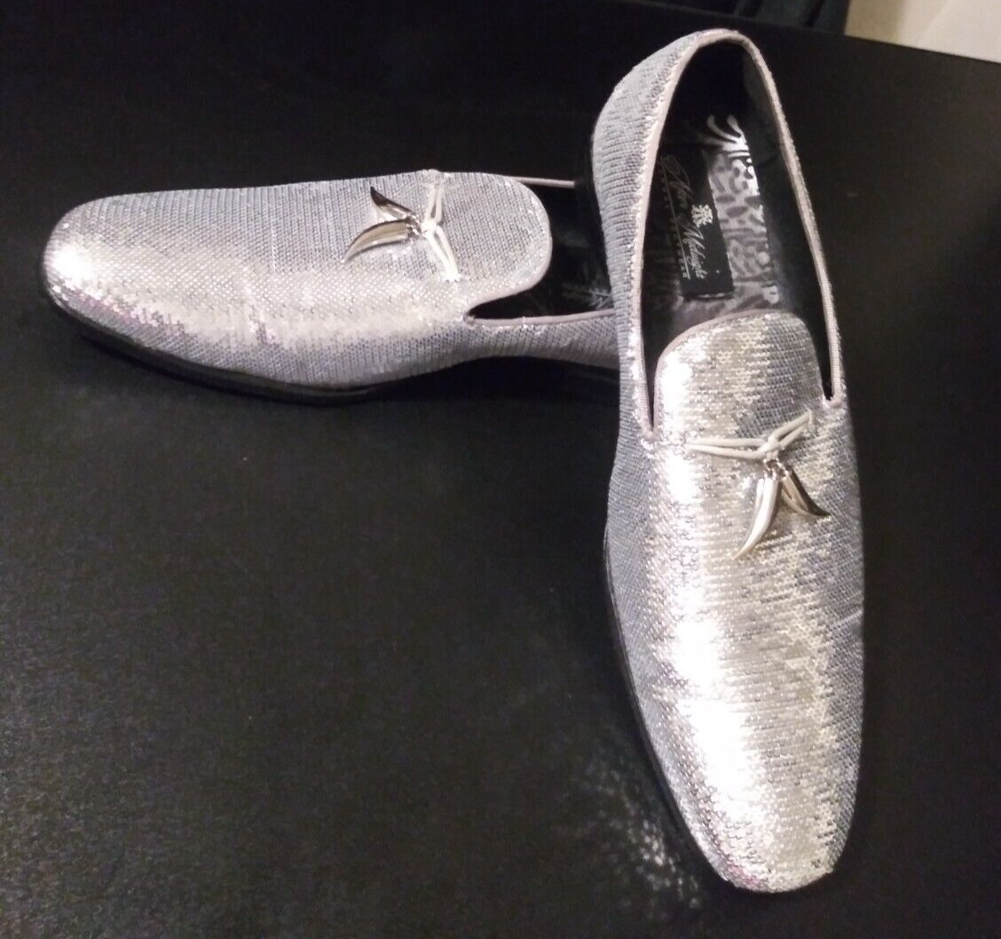 metallic silver dress shoes SILVER SHOES sweetheart neckline detail