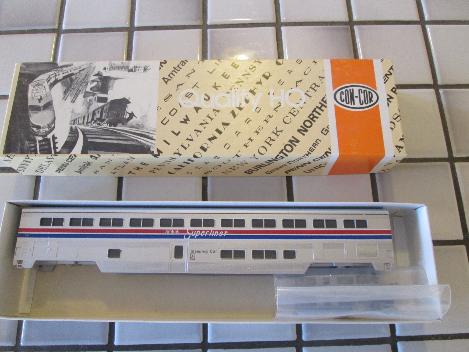 vintage concor AMTRAK SUPERLINER passenger car HO scale สำนักงาน
