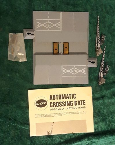 Vintage 1970s COX #623120 Automatic Crossing Gate - HO Gauge - Orig. Box.