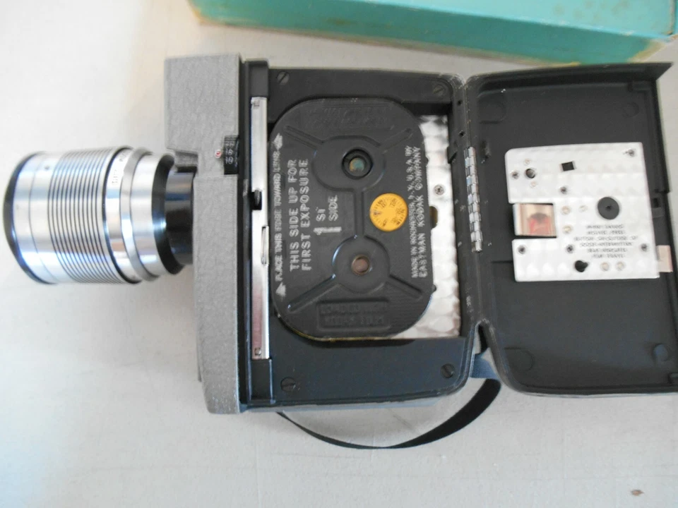 Cámara eléctrica Eye Matic Revere Power Zoom de colección con caja Foto 2 de 4