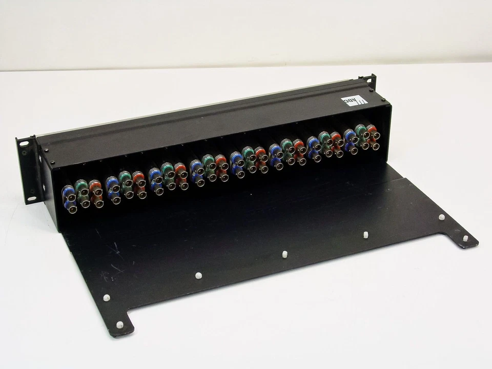 Bahía de parches de video ADC CV-8-N RGB con BNC/COAX en la parte trasera - Montaje en rack de 19" Foto 2 de 4