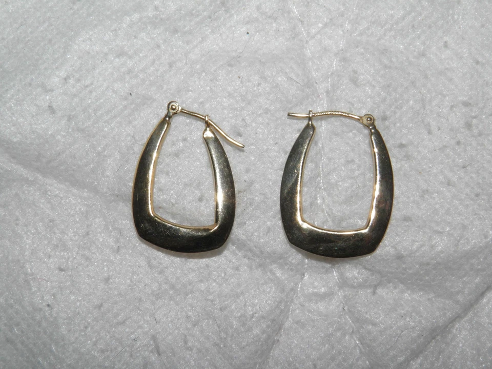 Aros pequenos inchados de ouro amarelo 14K geométricos usados JCM Bolívia - Imagem 2 de 3