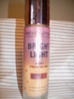 Revolution Bright Light 4-in-1 Face Glow (0.77fl.oz/23ml) - Gleam Light NEW